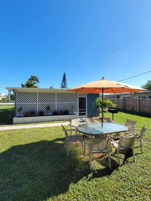 Uptown Cottage - Walk To The Beach And Restaurants Cocoa Beach Exteriör bild